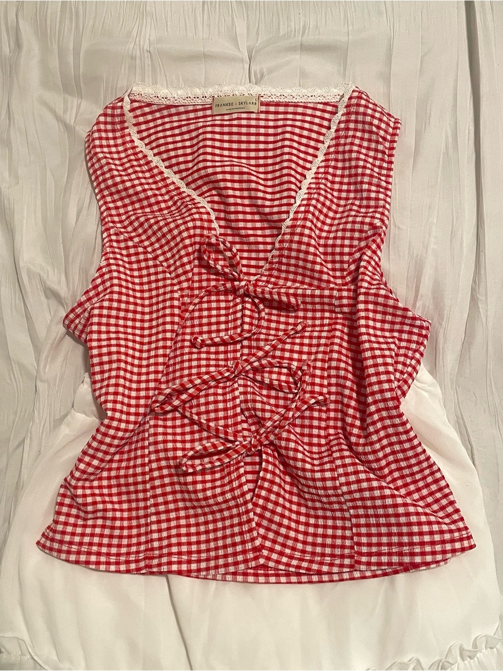 White and red picnic top with lace trim and bow detail 🍒